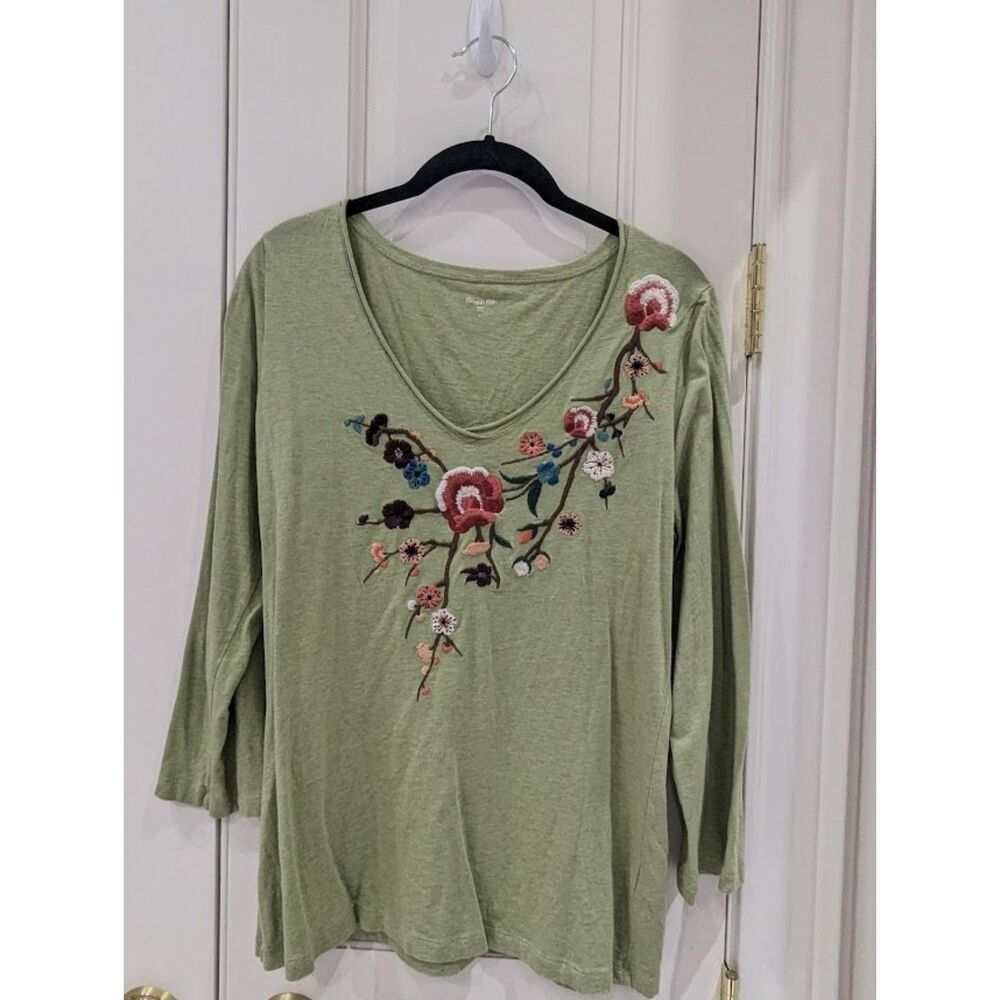 Garnet Hill light green floral embroidered knit t-shirt Large
